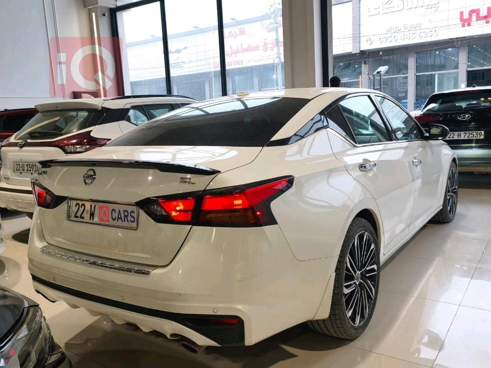 نيسان ألتيما